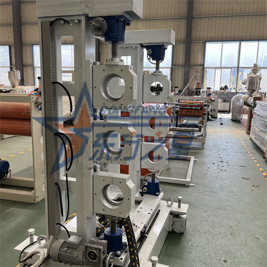 PA Sheet Extruder în curs de asamblare
