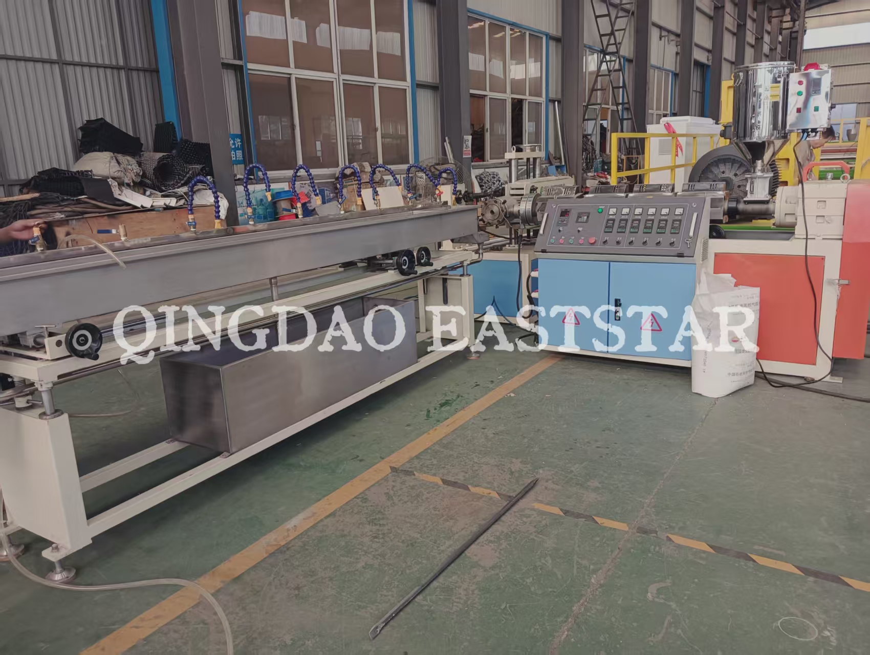Vești bune! Linia de producție personalizată a țevilor acoperite cu PE și-a încheiat cu succes prima execuție de probă!