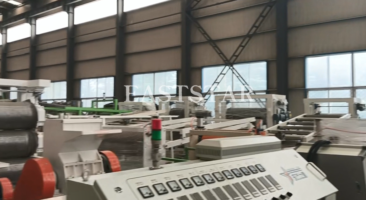 Vizită de la un client de peste mări pentru colaborarea cu linia de extrudare a foliilor de plastic ABS