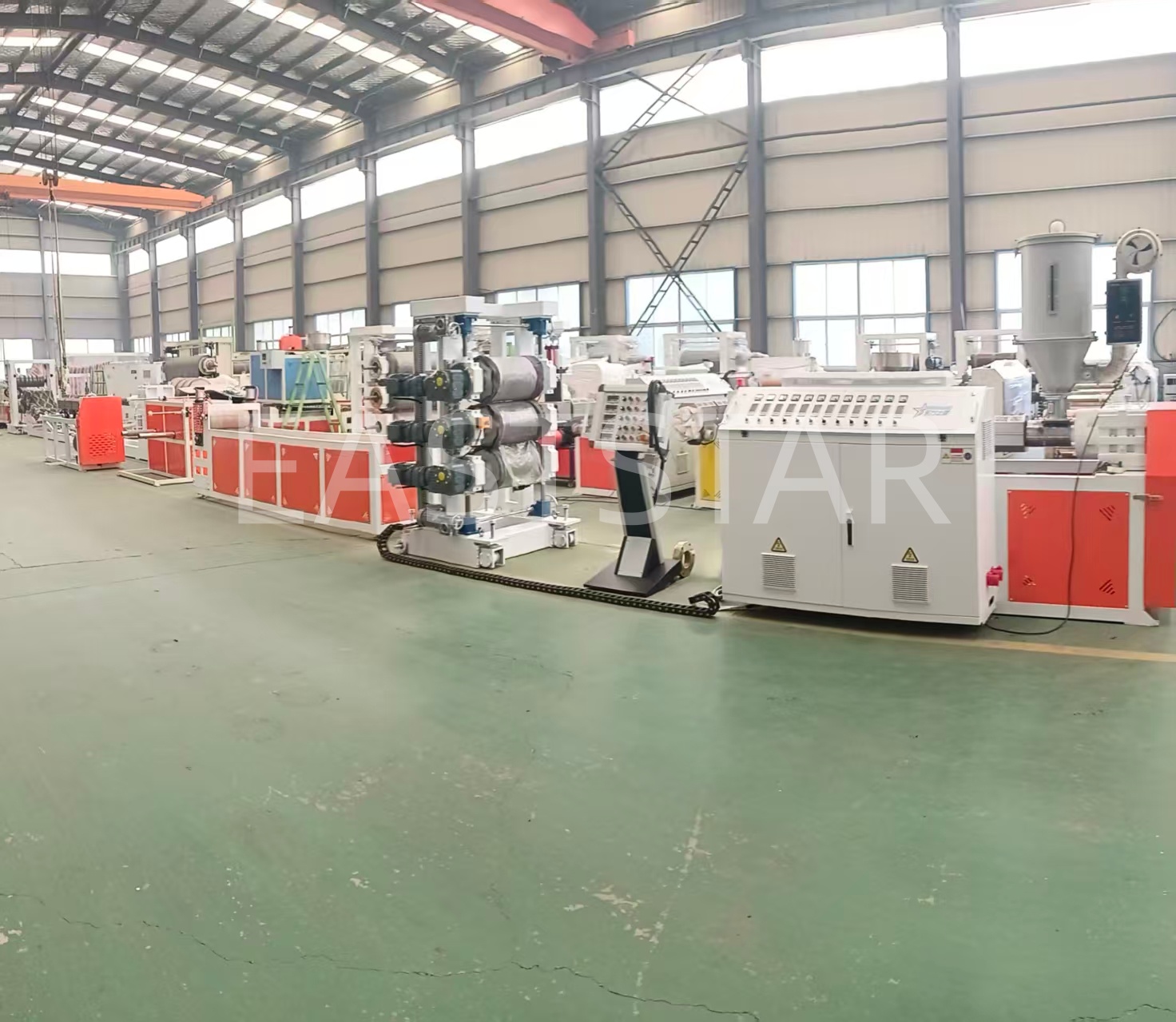 EASTSTR avansează producția de foi POK cu o linie inovatoare de extrudare de înaltă performanță