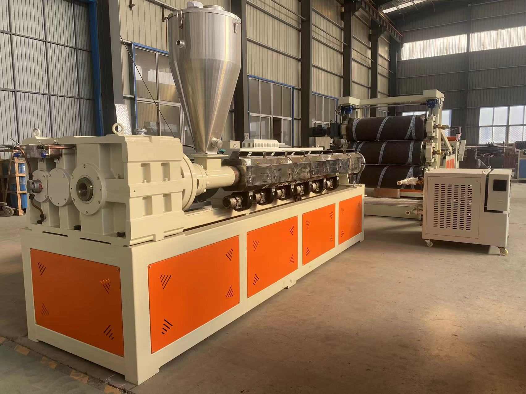 Linie de producție a plăcilor de cristal transparent PVC